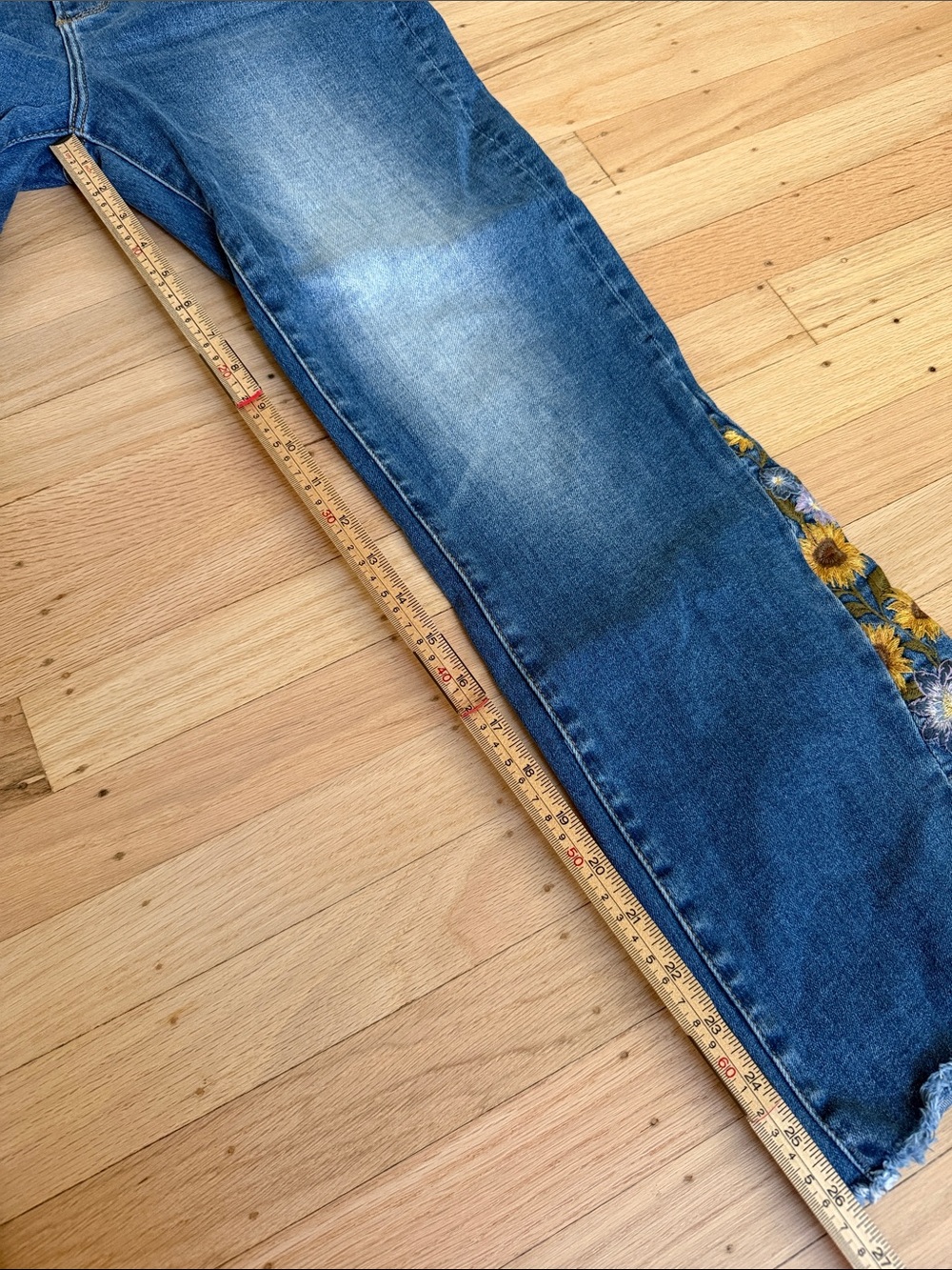 Driftwood Clara Sunflower Floral Embroidered Flare Jeans Size 27 Boho Festival - Picture 9 of 9